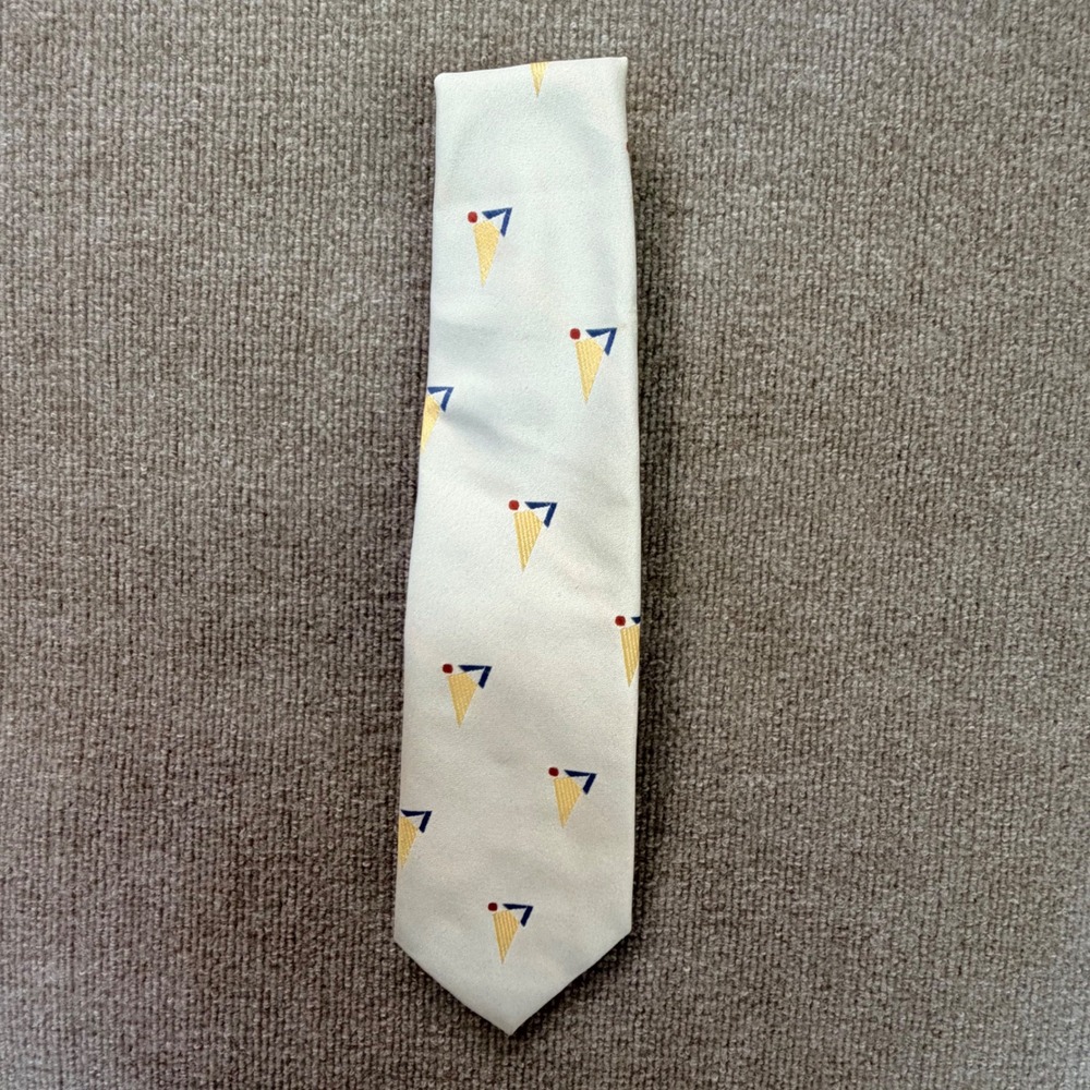Vintage JCPenney Mens Geometric Abstract Triangle Pattern Cream Polyester Tie